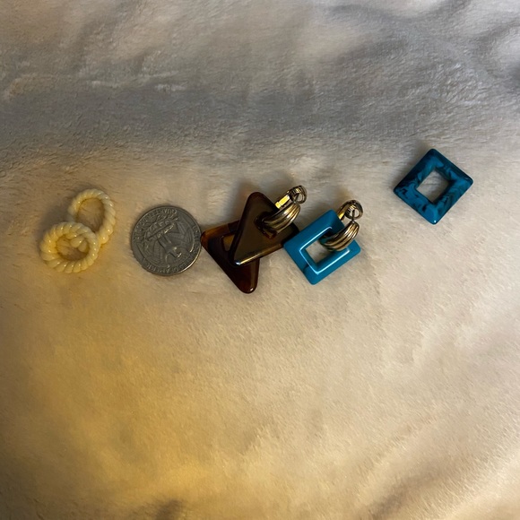 Vtg Avon Earrings w Changeable Color & Shapes - Picture 2 of 2